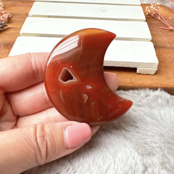 Gorgeous Small Carnelian Moon Carving - Picture 4 of 6
